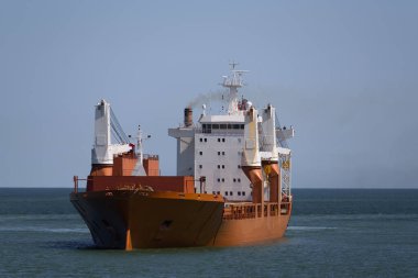 MARITIME TRANSORT - Gemi denizde hareket ediyor