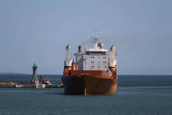 Морский Транспорт Корабль Заходит Морской Порт — стоковое фото