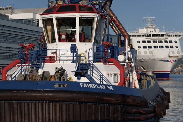 Gdynia Pomeranian Lengyelország 2023 Május Kikötői Vontatóhajó Terminálnál Kikötött Személyszállító — Stock Fotó
