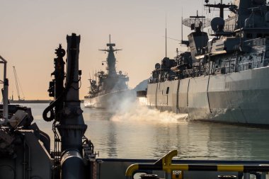 WARSHIPS - Portekiz donanma füze firkateyni ve limana demirlemiş Alman donanma ıskalayıcı firkateyni