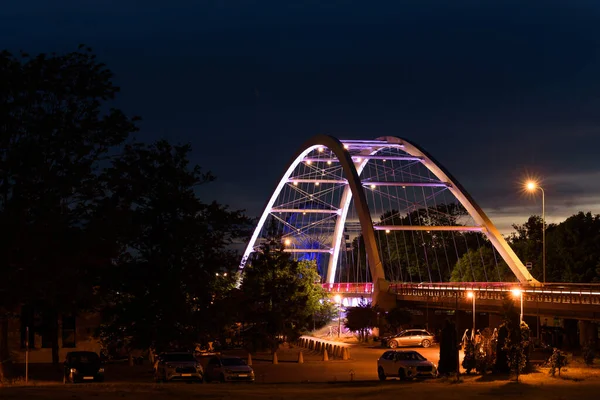 Ponte Sul Fiume Oggetto Infrastruttura Urbana Nell Illuminazione Notturna — Foto Stock