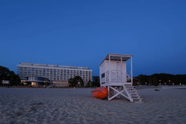 드리아 대원들 새벽해 변위에 아파트 해변에서 — 스톡 사진