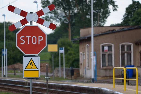 Sign Stop Uma Marca Vermelha Numa Travessia Ferroviária — Fotografia de Stock