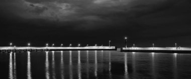 SUNSET - Deniz kıyısında günün sonunun renkleri ve limanın dalgalı suları