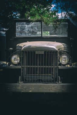 BORNE SULINOWO, BATI POMERANYAN - POLAND - 11 Ağustos 2023: Eski bir Amerikan GMC askeri kamyonu 