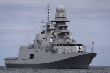 Savaş Gemisi - Denizde güdümlü füze fırkateyni