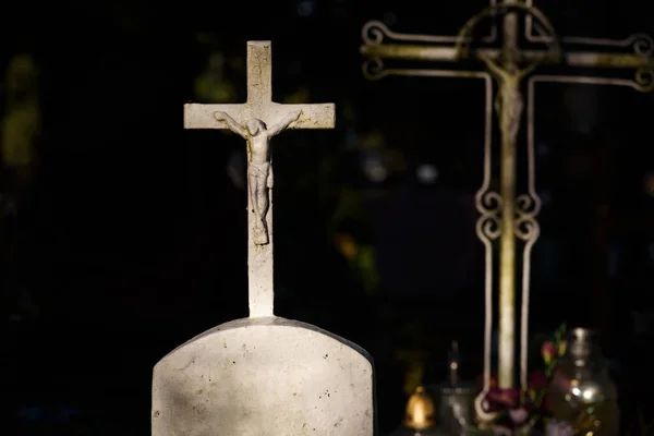 Cemetery Egy Régi Feszületet Egy Szobor Jézus Egy Sírkő — Stock Fotó