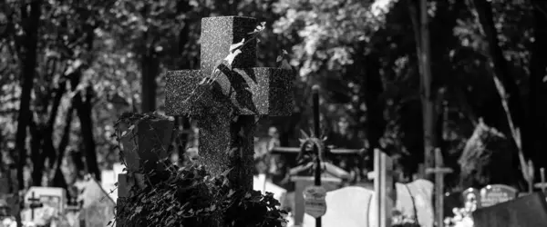Cemetery Επιτύμβιες Στήλες Στο Χώρο Ταφής Των Νεκρών — Φωτογραφία Αρχείου