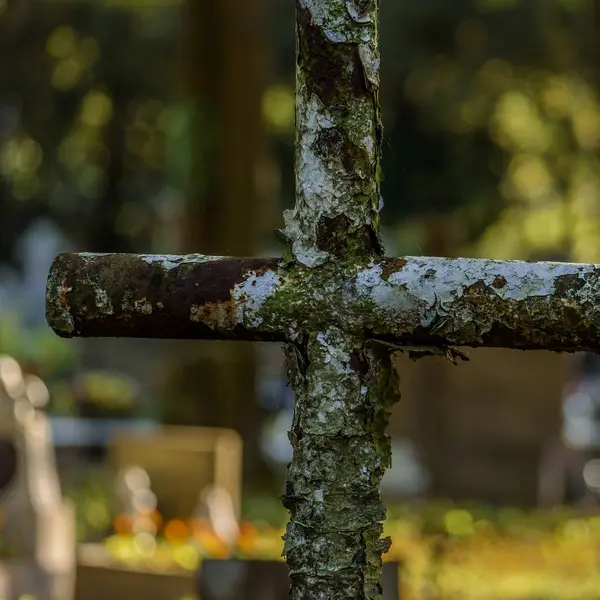Cemetery Vieux Crucifix Acier Sur Tombe — Photo