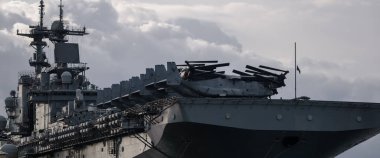 GDYNIA, POLAND - 16 Eylül 2022: Amerikan amfibik saldırı gemisi liman ziyaretinde