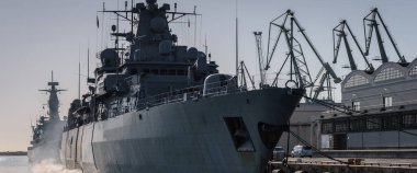 WARSHIPS - Bir Alman donanma füze firkateyni ve limana demirlemiş Portekiz donanma ıskalayıcı firkateyni