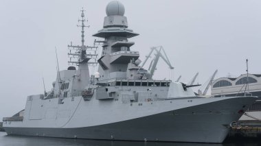 WARGeIP - İtalyan Donanması güdümlü füze fırkateyni liman iskelesine demir attı