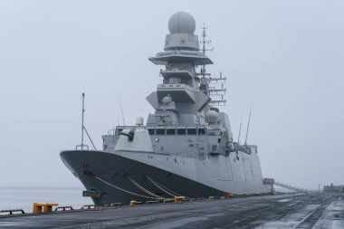 WARGeIP - İtalyan Donanması güdümlü füze fırkateyni liman iskelesine demir attı