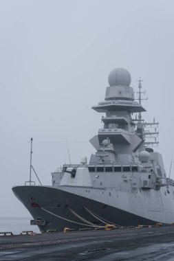 WARGeIP - İtalyan Donanması güdümlü füze fırkateyni liman iskelesine demir attı