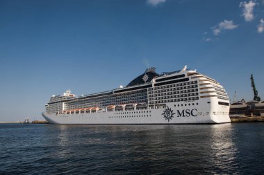 GDYNIA, POMERANYAN REJON - POLAND - 27 Mayıs 2024: POESIA yolcu gemisi limandaki rıhtıma demir attı