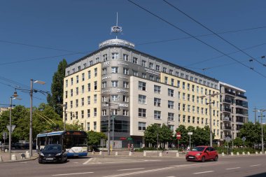 GDYNIA, POLAND - POLAND - 27 Mayıs 2024: Şehir trafiği ve 