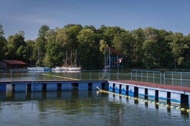 Göl kenarında dinlenme - Yüzme alanlarında dinlenme platformu