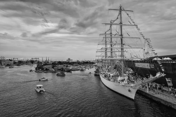 Stock image SZCZECIN, WEST POMERANIAN - POLAND - AUGUST 02, 2024: The Polish sailing ship Dar Mlodziezy at representative port quay