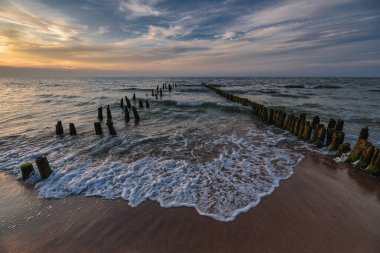 SUNSET - Gün sonunda deniz kenarında