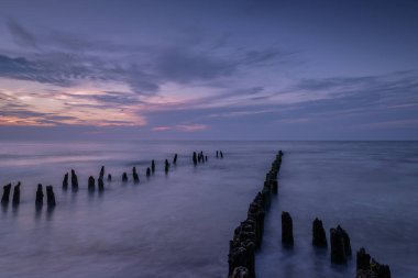 SUNSET - Gün sonunda deniz kenarında