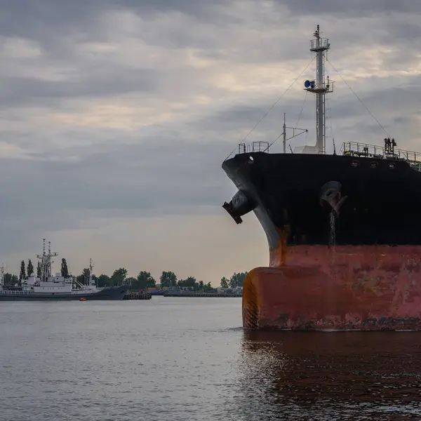 Stock image BULK CARRIER - Freighter sails to the sea port