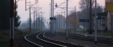 Demiryolu İstasyonu - Yük ve yolcu trenleri için altyapı