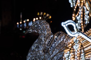 Noellerin Dekorasyonları - Renkli ışıklandırmalı Peafowl figürü