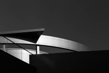 ARCHITECTURE - Mavi gökyüzüne karşı modern yüksek bir yerleşim yeri