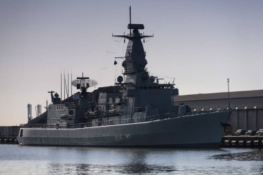 WARGeIP - Liman rıhtımında bir Portekiz füze fırkateyni