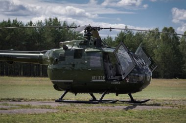 BORNE SULINOWO, BATI POMERANYAN - POLAND - 11 AĞUSTOS 2023: BO 105 çok amaçlı helikopter