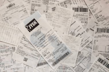 BATI POLAND - 12 HAZİRAN 2025: Mağazalardan yığınla mali makbuz 