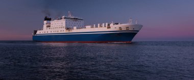MARITIME TRANSORT - Yolcu / Ro-Ro Kargo gemisi gün batımında denize açılacak