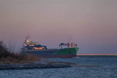 MARITIME TRANSORT - Gemi limana yelken açtı