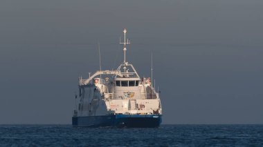 SUÇLU, BATI POLAND - 20 HAZİRAN 2025: Baltık Denizi 'nde Araştırma / Araştırma Gemisi STRIBOG yelkenleri 