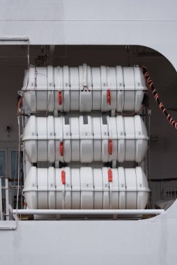 LIFE RAFTS - Yolcu gemisinde bir kurtarma güvertesi