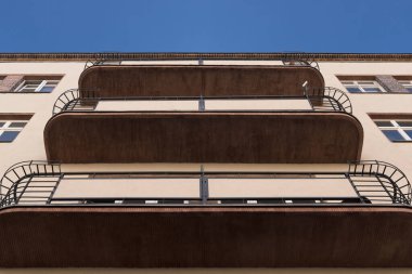 ARCHITECTURE - Gdynia 'da klasik bir modernist apartman