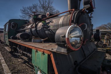 GRYFICE, Batı Pomeranya - POLAND - 28 Mart 2025: Steam Lokomotifi - Tarihi dar ölçü demiryolu aracı
