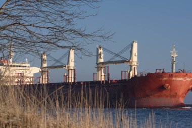 MARITIME TRANSORT - Gemi limana gidiyor