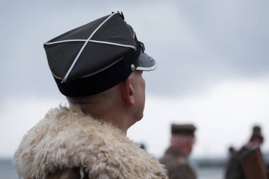 TARİHİ KONUŞMA - İkinci Dünya Savaşı sırasında Baltık Denizi kıyısında İkinci Polonya Ordusu subayları