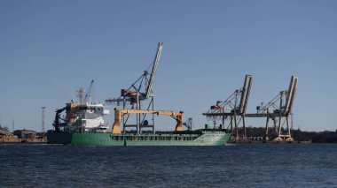 MARITIME TRANSORT - Deniz limanına Freghter yelken