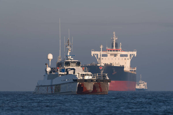 MARITIME TRANSPORT - Offshore tug/supply ship and bulk carrier sailing to sea port