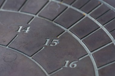 SUNDIAL - Üçgen bıçaklı yatay bir halka