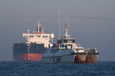 MARITIME TRANSORT - Deniz limanına yelken açan Offshore römorkör / tedarik gemisi