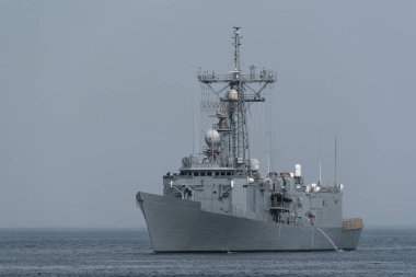 WARGeIP - Oliver Hazard Perry sınıfı güdümlü füze firkateyni denizde yüzüyor