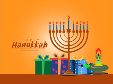 Huzurlu bir Hanukkah sahnesi Menorah, Hediyeler ve Bayramlık Tatlılar.