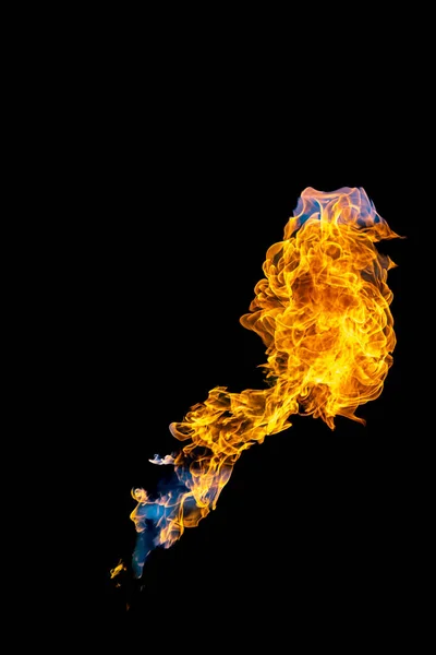 Benzinden Yanan Şenlik Ateşi Enerjisi Izole Edilmiş Siyah Bir Zeminde — Stok fotoğraf