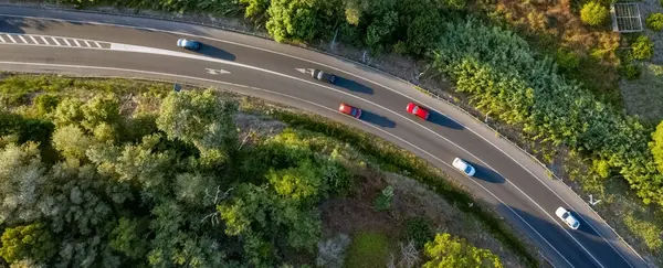 İspanya yolunda trafik vardı. Arabalar gökyüzünden görünüyordu.