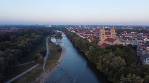 Letecký Pohled Řeku Isar Protékající Průmyslovou Zónou Mnichova Přijíždějící Centra — Stock video