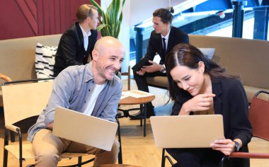 Ofiste çalışan iş ekibi. 