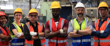 Mühendis ekibi sanayide. 